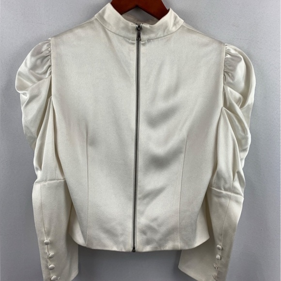 Alice + Olivia Jackets & Blazers - Women’s Alice & Olivia Crème Puffy Shoulder Cropped Jacket Sz 4
